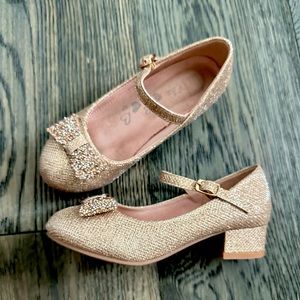 Olive & Edie Gabrielle Mary Jane Gold Glitter Shoes, Size 13